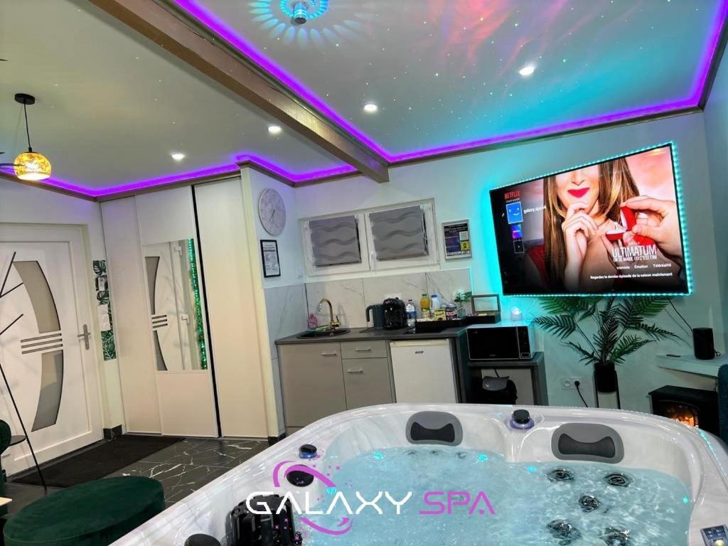 Galaxy Spa - Suite Jupiter Jacuzzi Privatif Champigneulles Exteriér fotografie